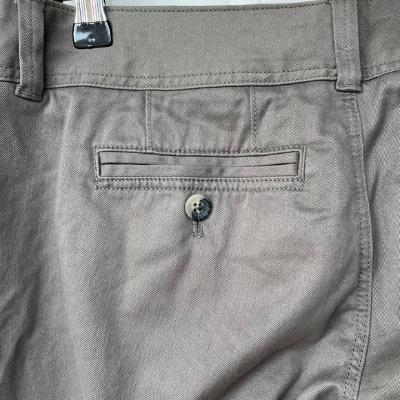 •Banana Republic Factory•  NWT Ryan Fit Taupe Chino Pants - Size 8 - Picture 6 of 10
